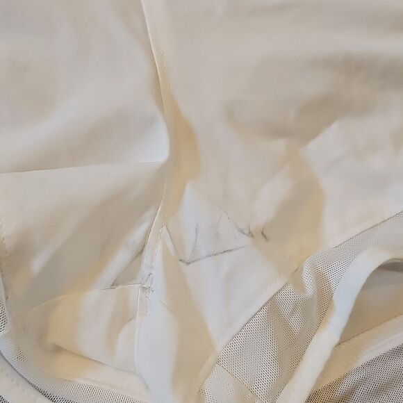 White trim Detail shorts Size M Calia NWT - Picture 11 of 13
